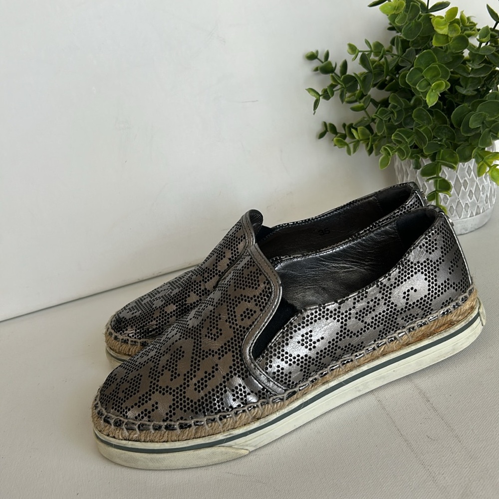 JIMMY CHOO DAWN STEEL SLIP ON LOGO ESPADRILLES SNEAKERS - Picture 4 of 17